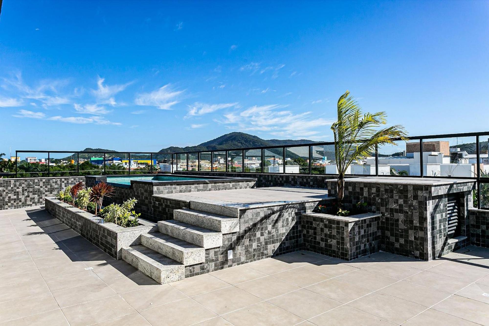 Em C/ Piscina 700m Sti210 Florianopolis